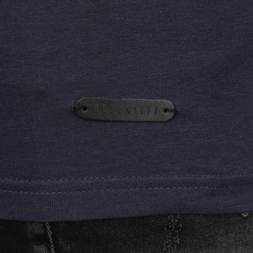 Essential V-neck T-shirt